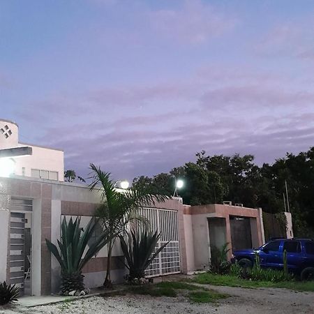 Rooms In Cancun Airport Экстерьер фото